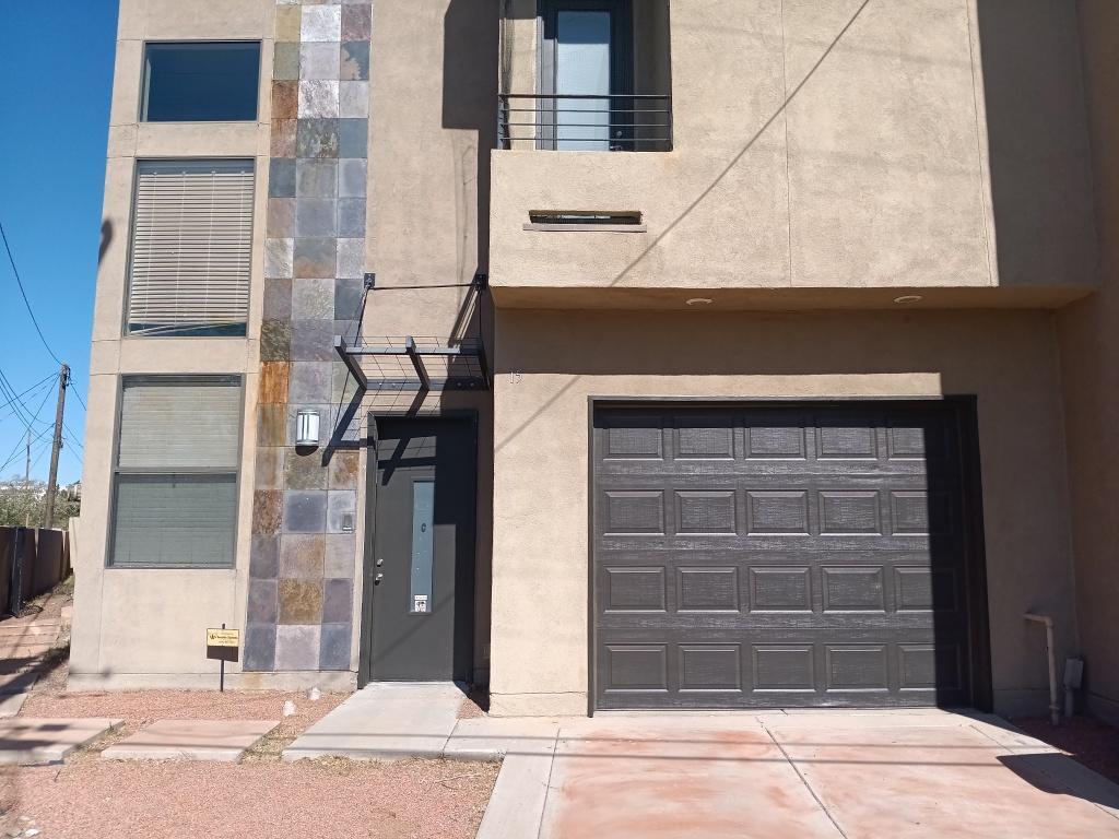 Foto principal - 915 Edith Blvd NE