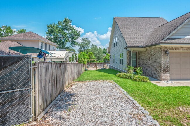 Foto del edificio - Modern 4-Bedroom Home with Designer Touches in the Heart of Niceville