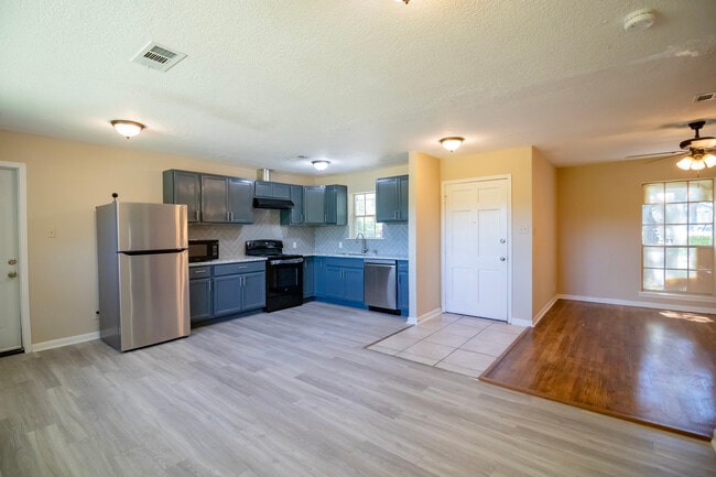 Kitchen - 1012 W Austin St