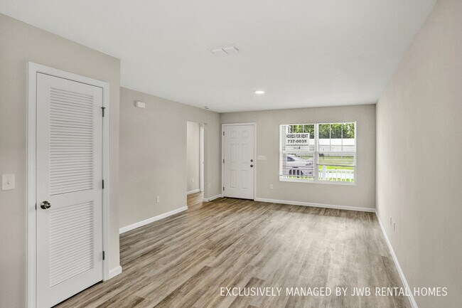 Foto del edificio - 2989 Rexford St