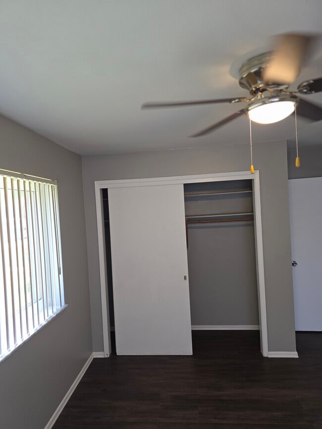 Building Photo - 5421 Bermuda Dr