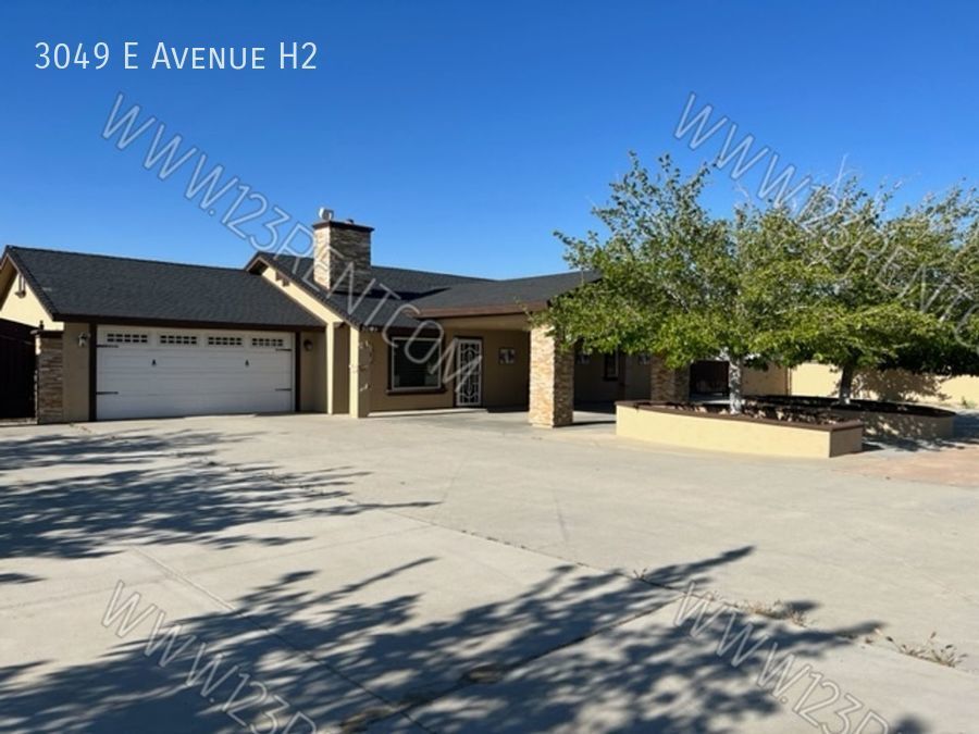 Foto principal - 3049 E Ave H10