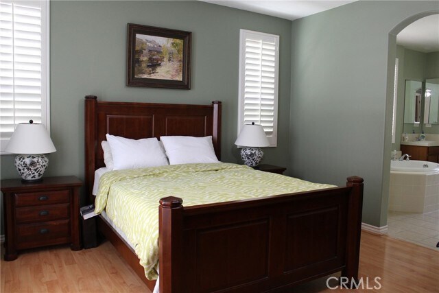 Building Photo - 26 Midsummer