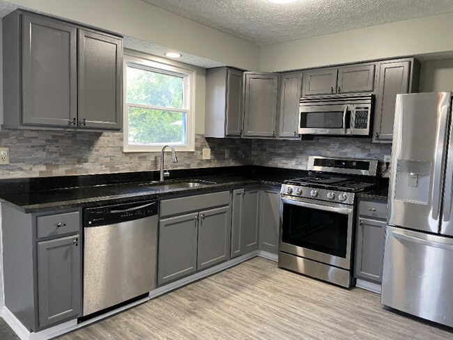 Building Photo - 3828 Longton Dr