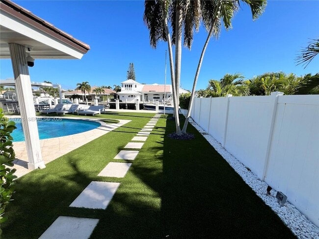 Foto del edificio - 5510 Bayview Dr