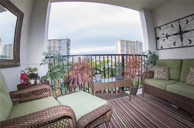 Foto del edificio - 17150 N Bay Rd