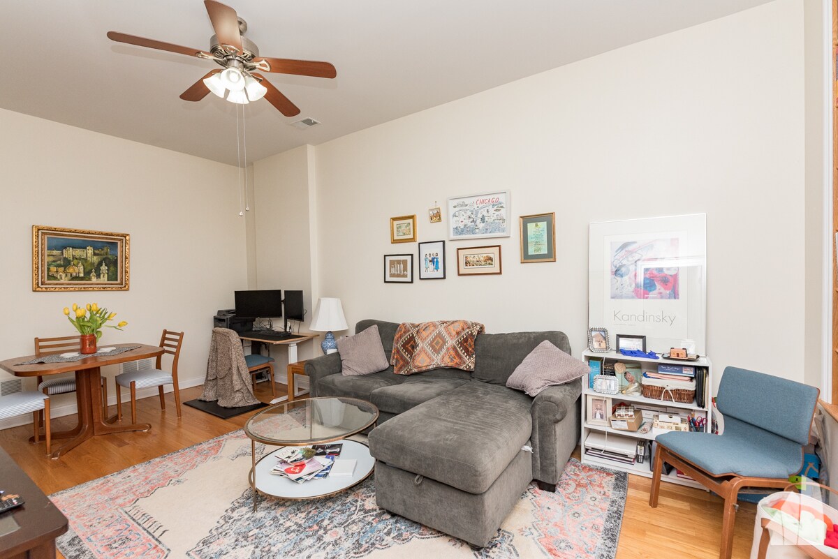 Primary Photo - 1 bed condo in west town