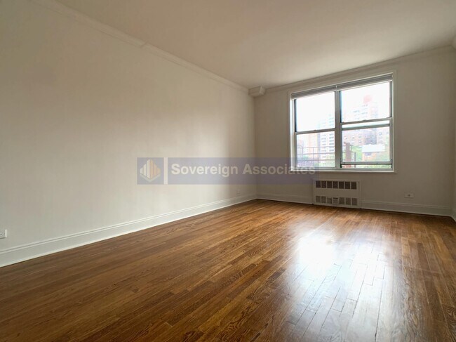 Building Photo - 3555 Oxford Avenue