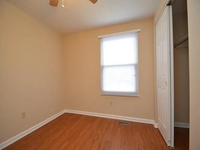 Foto del edificio - 7696 Devonwood Dr