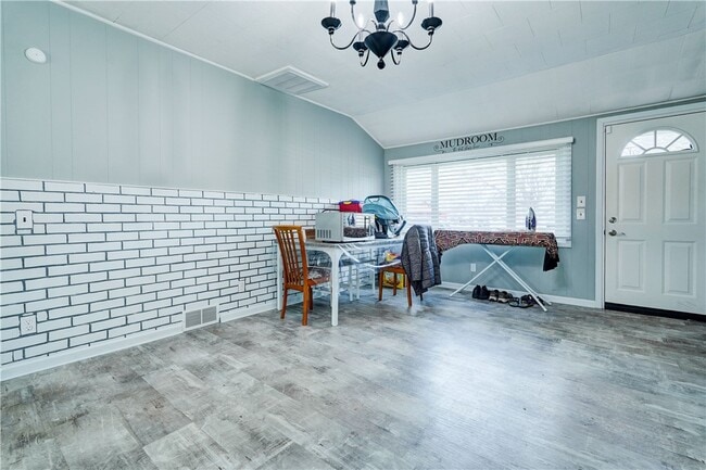 Building Photo - 889 Long Pond Rd