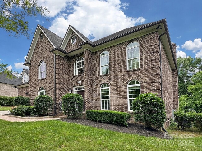 Building Photo - 5528 Providence Rd