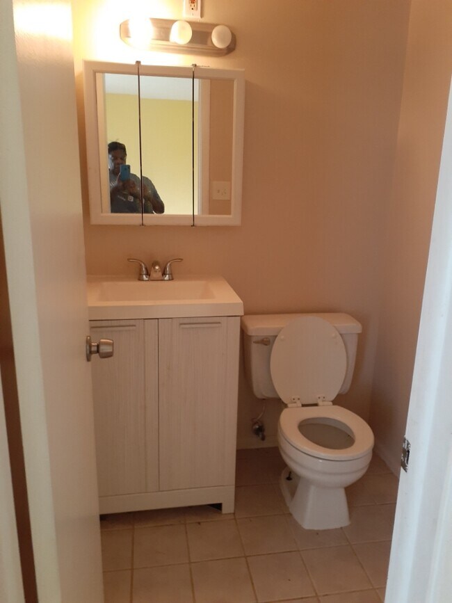 Foto del edificio - 16111 Maple Park Dr