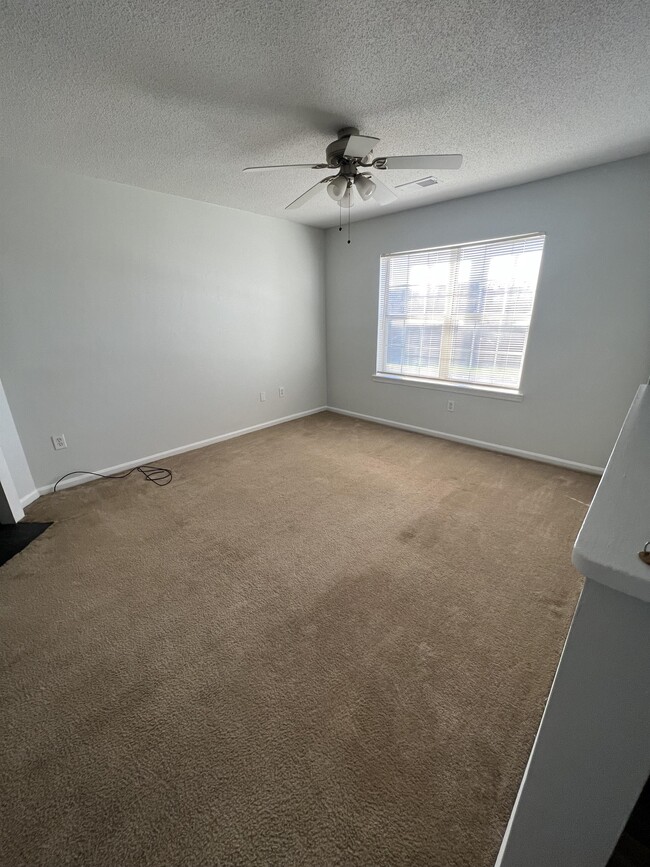 Building Photo - 93 Willowbrook Dr