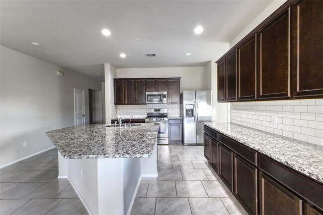 Foto del edificio - 707 Desert Pea Ln