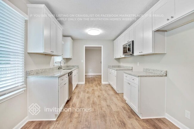 Building Photo - 5747 Woodland Dr