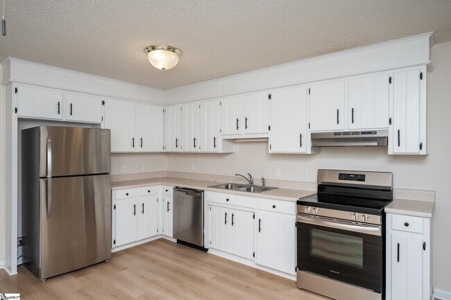 Building Photo - 475 Vinyard Rd