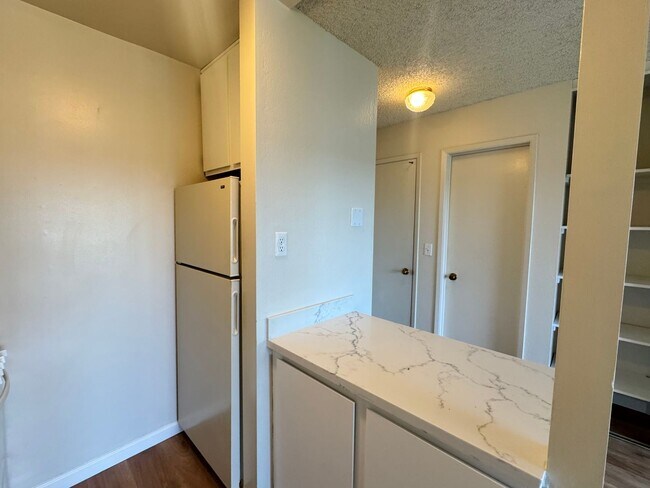 Foto del edificio - $500 OFF FIRST MONTH RENT!! Studio Condo A...