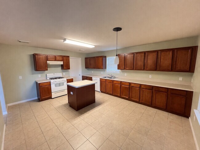 Building Photo - 3215 Legends Hill Ct