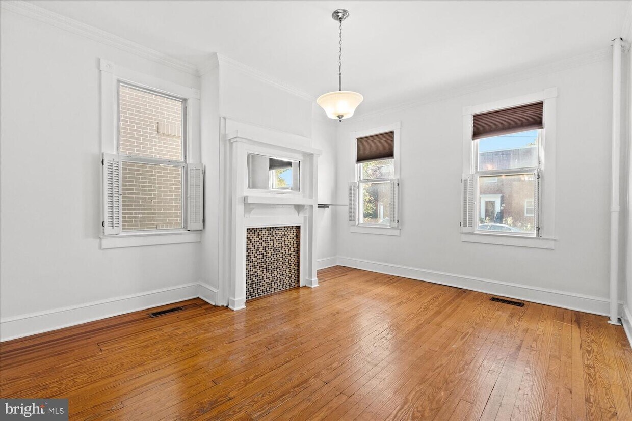 Primary Photo - 629 N Columbus St