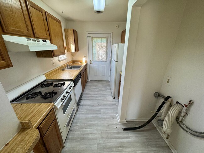 Foto del edificio - 102 N Front St, 3rd Fl, New Freedom PA 17349
