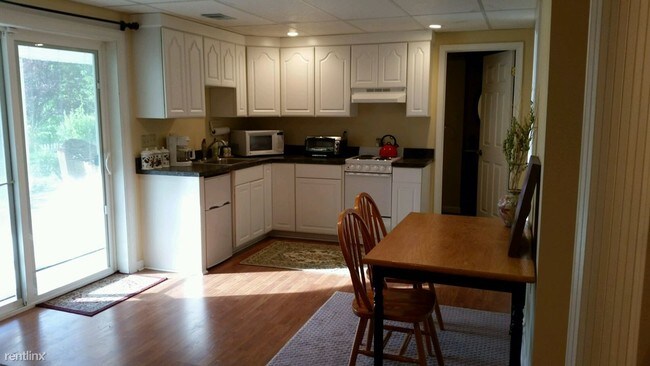 Building Photo - 512 Valley View Dr