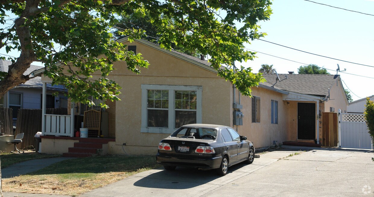 Building Photo - 157-A B Alberts Ave