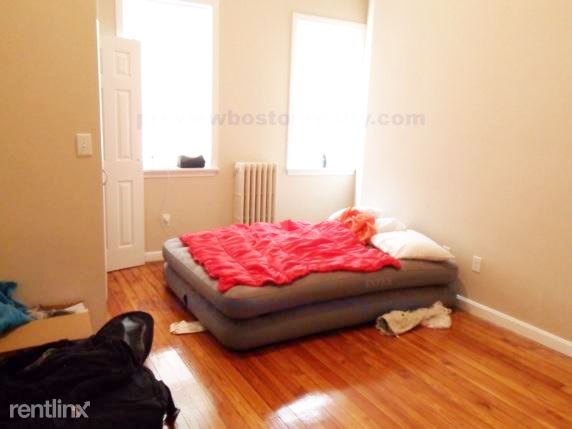 Building Photo - 52 Shepard St