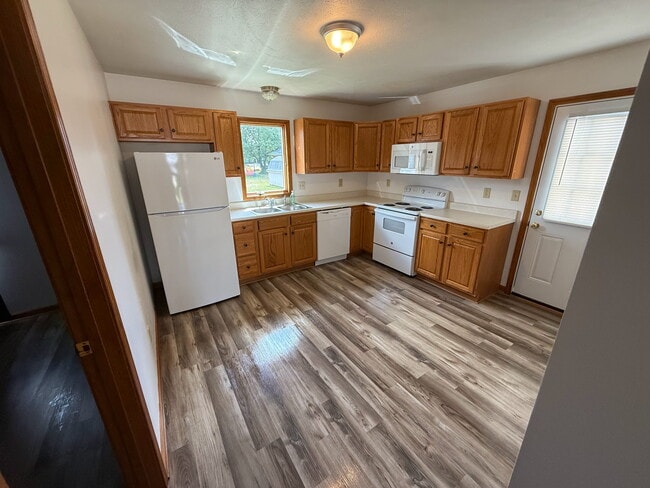 Building Photo - 801 W Gaston Dr
