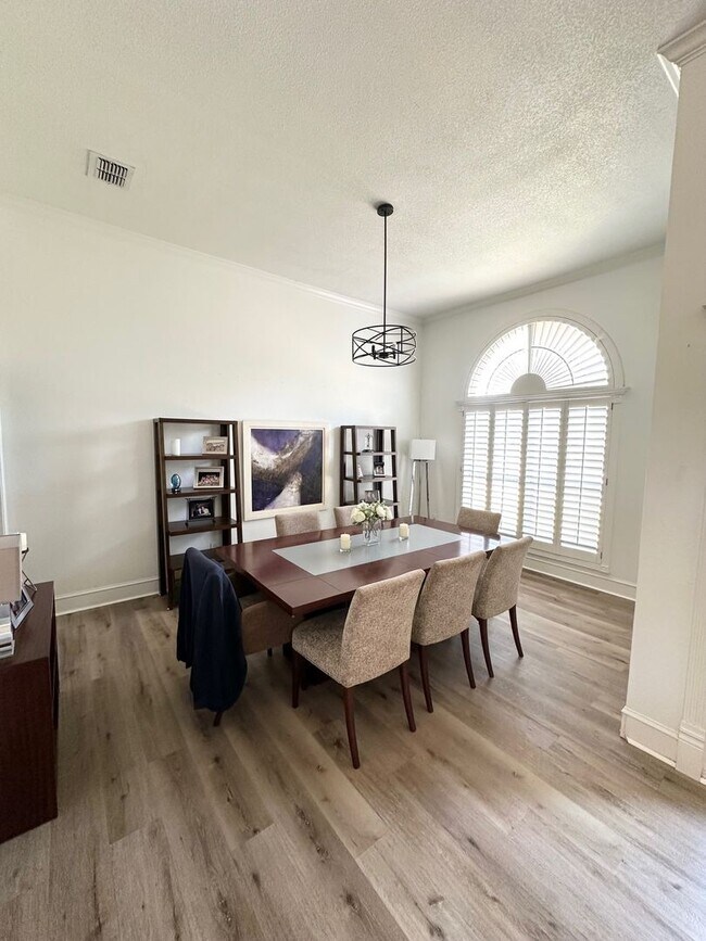 Building Photo - Gorgeous Home For Rent Available July 10th.