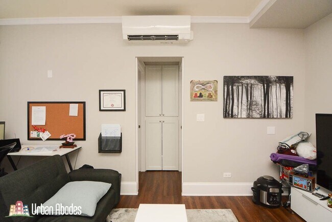 Foto del edificio - 818 W Lakeside Pl