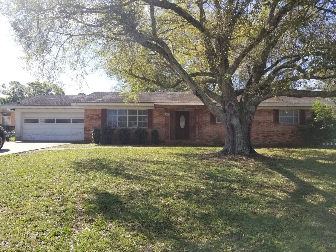 Foto principal - Spacious 3 Bedroom Home in Winter Haven