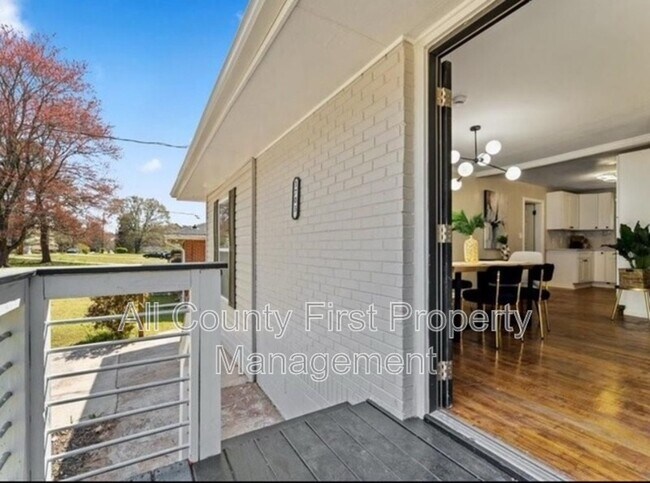 Photo - 1703 Derrill Dr House