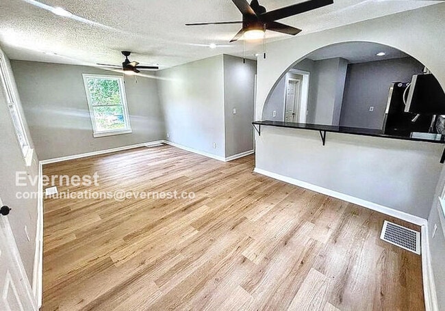 Building Photo - 2243 Spruce Ave