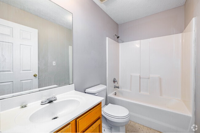 2BR, 2BA - 900SF - Primary Bathroom - Meadow Creek Townhomes