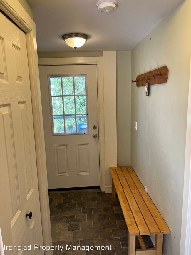Building Photo - 3 br, 2.5 bath House - 267 Main St