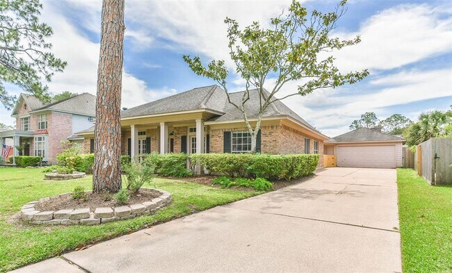 Building Photo - Gorgeous Bay Forest home for lease. Fully ...