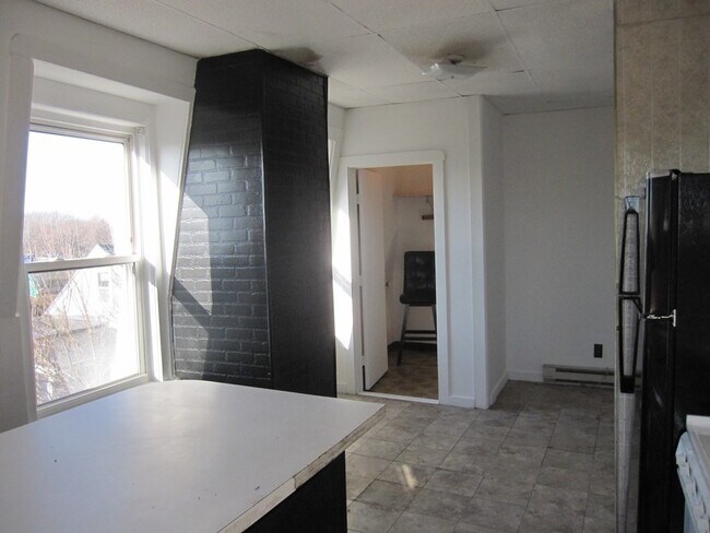 Building Photo - 22 Woodworth St