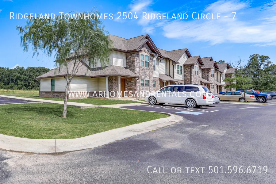 Foto principal - Ridgeland Townhomes | 2 Bed | 2.5 Bath