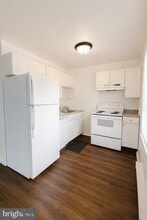 Building Photo - 14 Girard Rd S