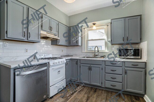 Building Photo - 29 - Dean - Updated 3 bedroom home