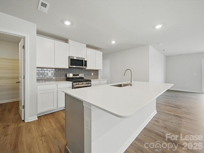 Foto del edificio - 13300 Hampton Bay Ln