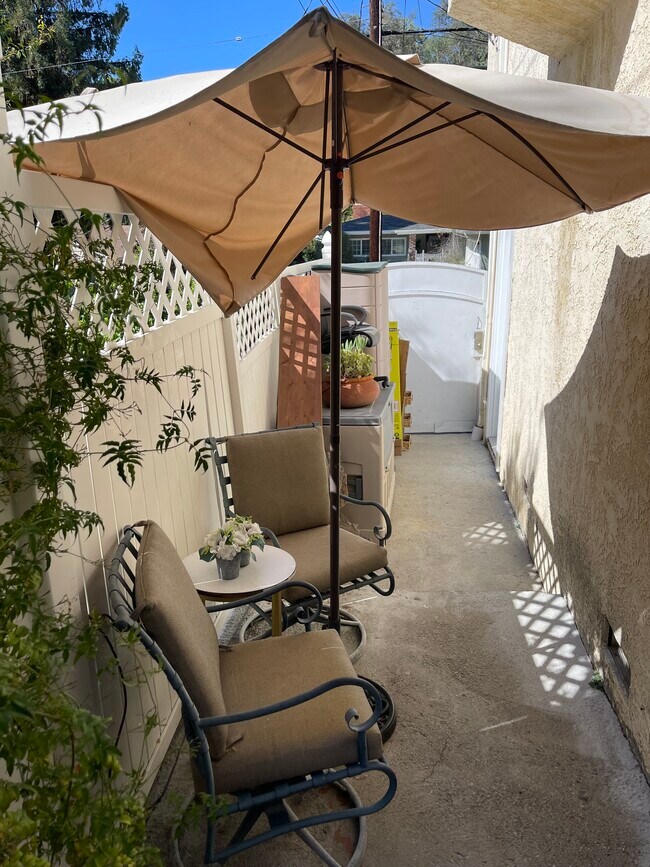 4968 Calderon Rd, Woodland Hills, CA 91364 House Rental in Woodland