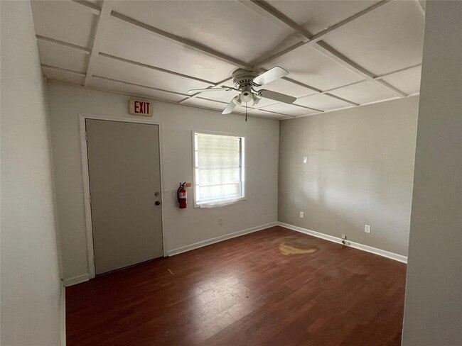 Building Photo - 10685 FM 1484 Rd