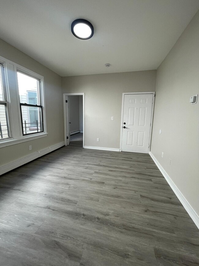 137 Wilkinson Ave 3R - 128 Wilkinson Ave