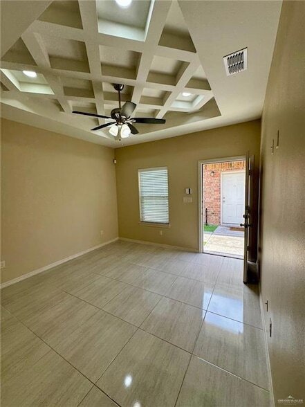 Building Photo - 2806 E Eisenhower Ave