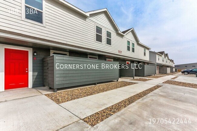 Building Photo - EXTERIOR BORDER 3 BEDROOM UNIT- JOIN OUR W...