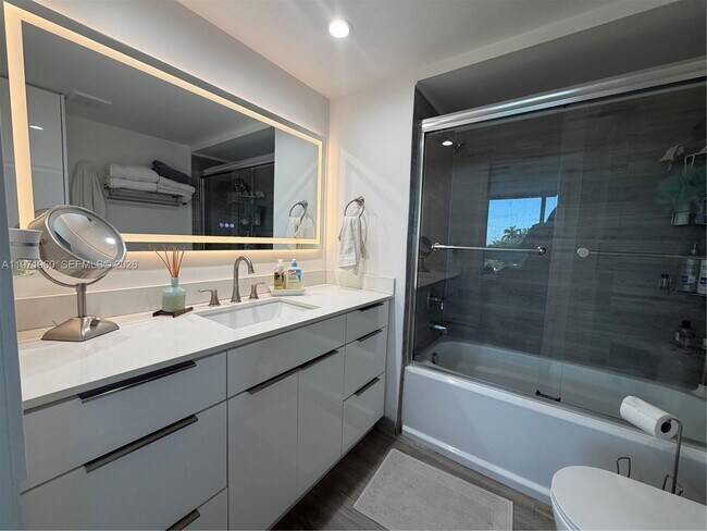 Foto del edificio - 2715 N Ocean Blvd