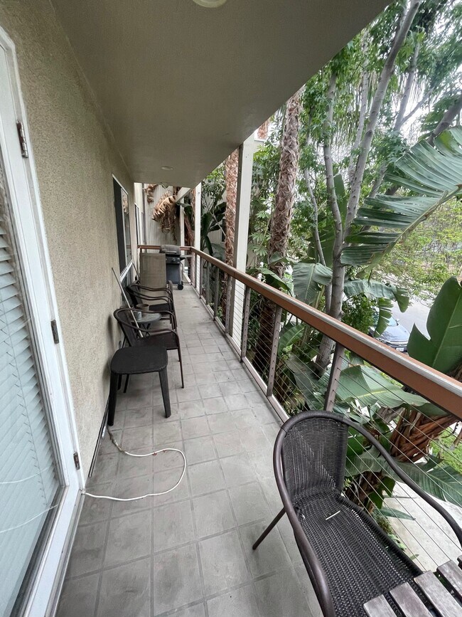 Foto del edificio - 330 S Barrington Ave