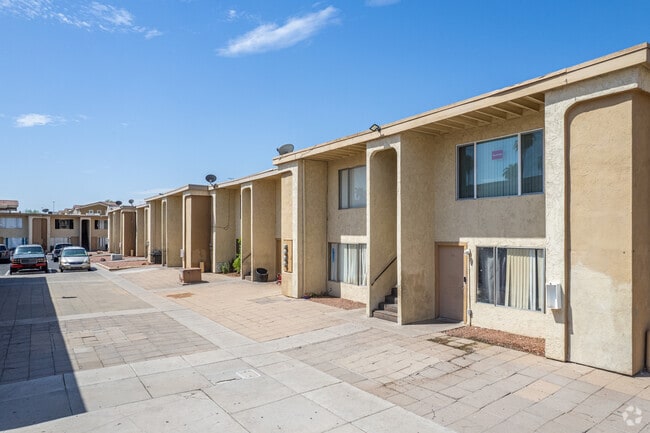 Building Photo - Avante Pointe