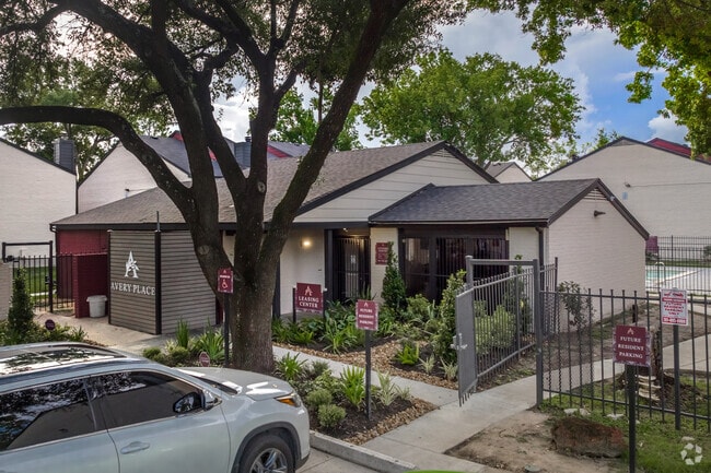 Oficina de arrendamiento - Avery Place